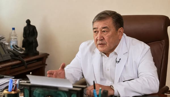 Иллюстрация мужчины, скрывающего проблему
